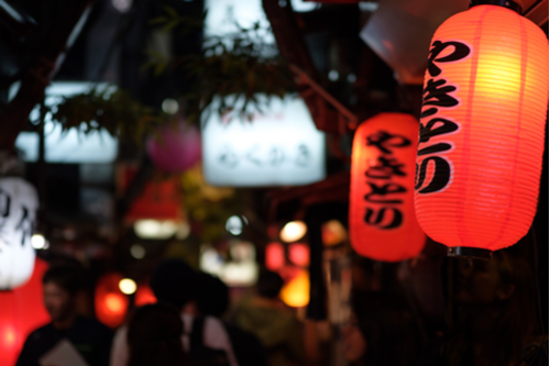 赤提灯の居酒屋（イメージ）